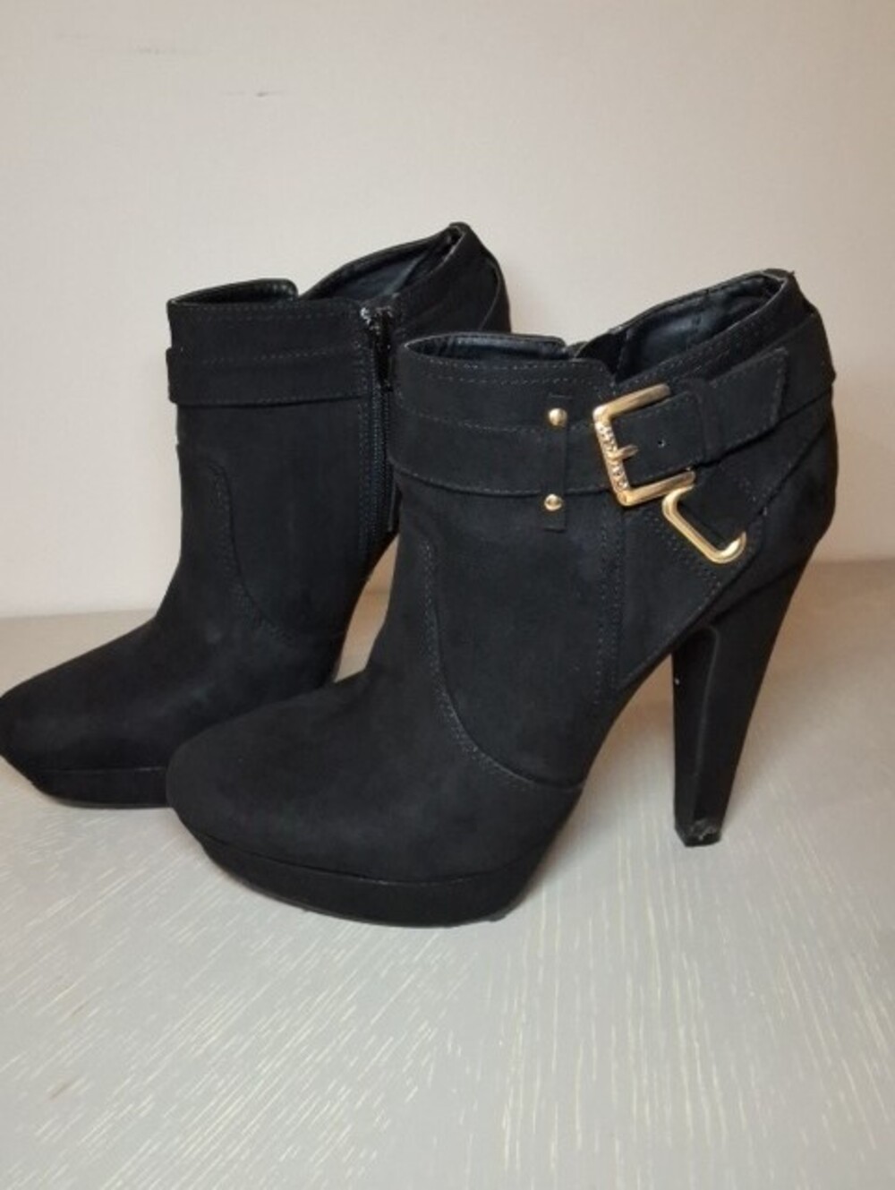 G by Guess Darlyn Black Ankle Faux Suede Buckle Heeled Ankle Boots 8.5 With Box
